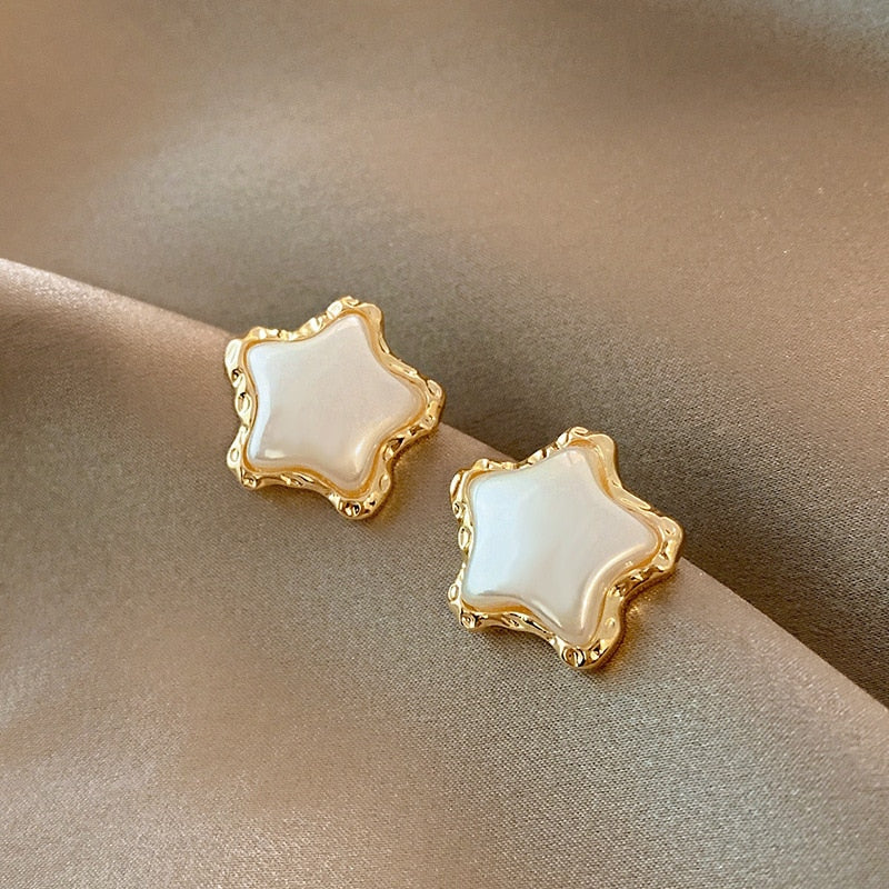 Vintage  Stud  Pearl Earrings