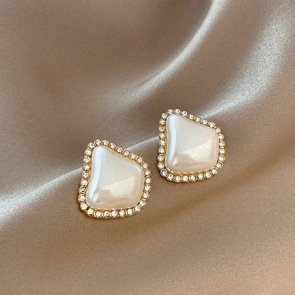 Vintage  Stud  Pearl Earrings