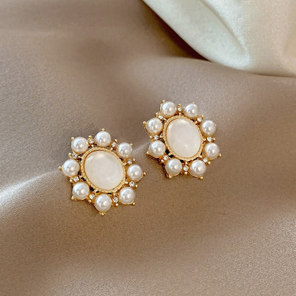 Vintage  Stud  Pearl Earrings