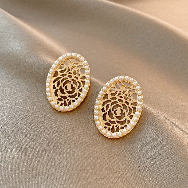 Vintage  Stud  Pearl Earrings