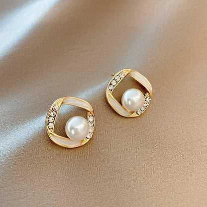 Vintage  Stud  Pearl Earrings